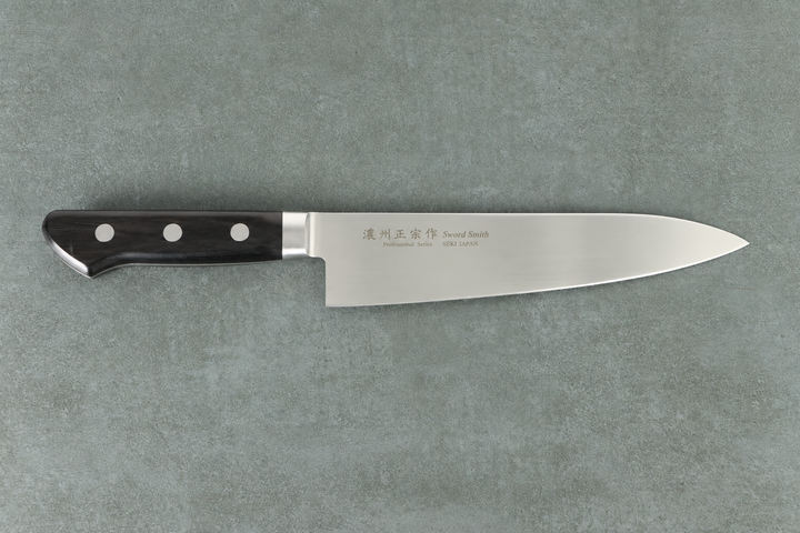 Gyuto Messer 18 cm – AUS-8 | Puristisches Arbeitstier