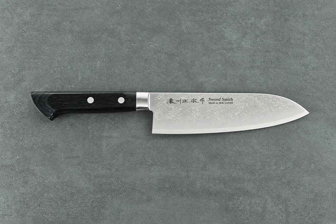 Santokumesser 17 cm – Japanischer Klingenstahl | Schwarzer Holzgriff