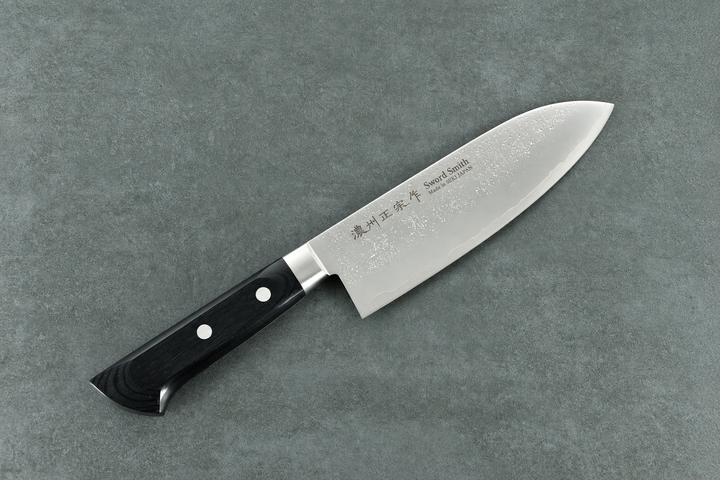 Santokumesser 17 cm – Japanischer Klingenstahl | Schwarzer Holzgriff