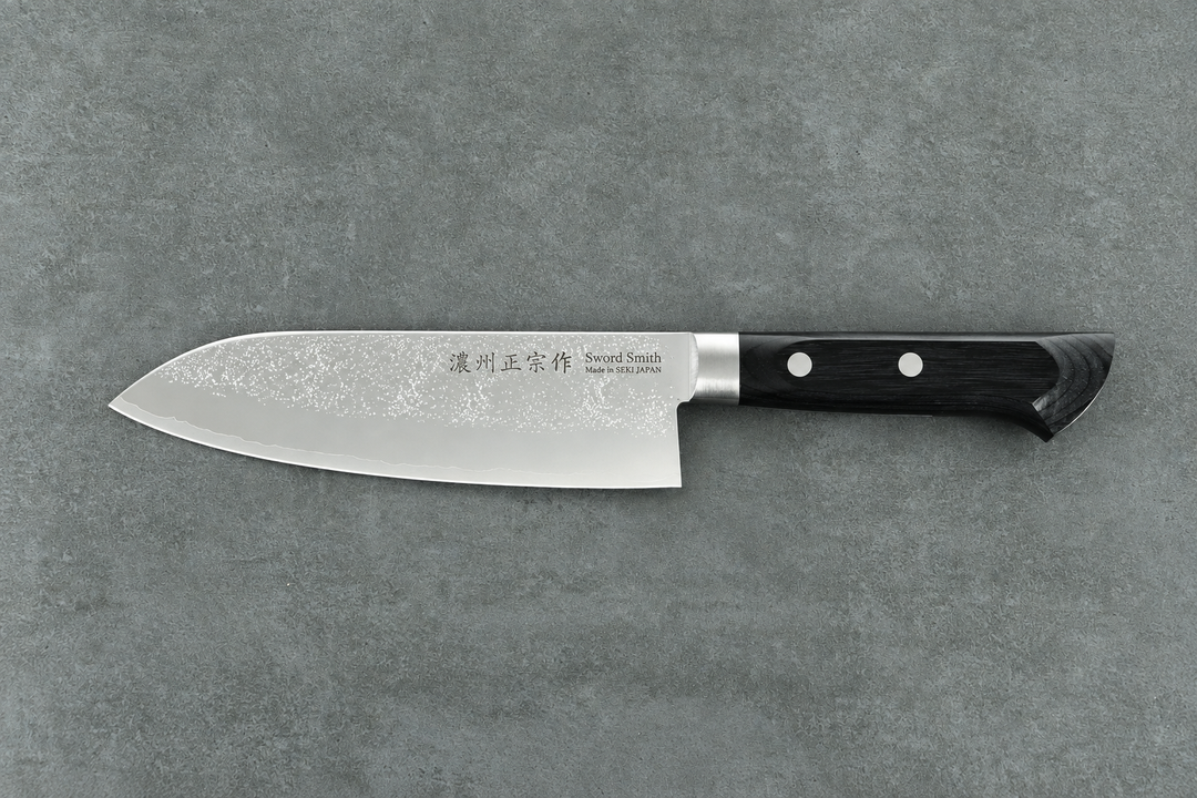 Santokumesser 17 cm – Japanischer Klingenstahl | Schwarzer Holzgriff