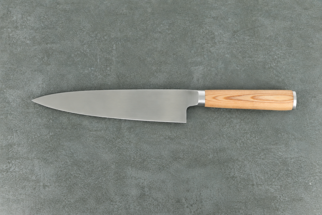 Mittellanges Gyuto Küchenmesser mit Echtholzgriff