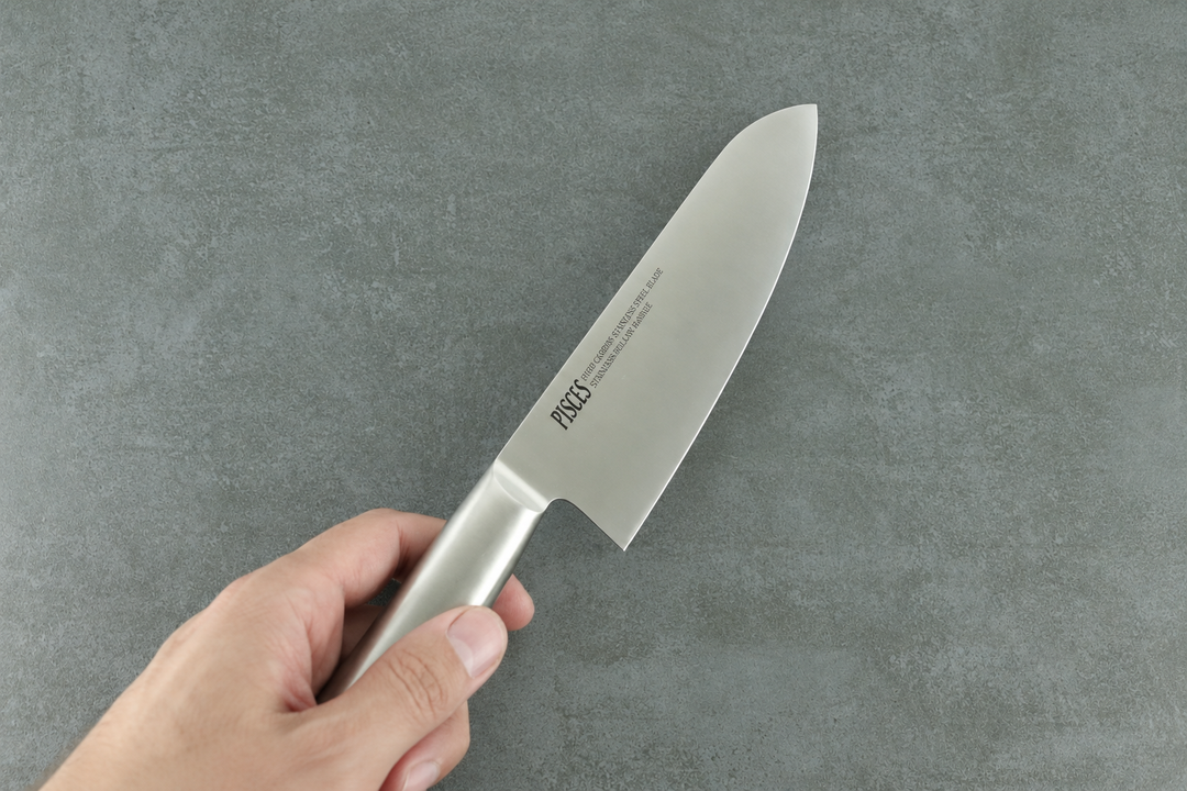 Japanisches Santokumesser mit westlichem Edelstahlgriff