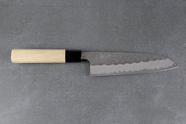 Santokumesser mit Holzgriff und traditioneller Klinge
