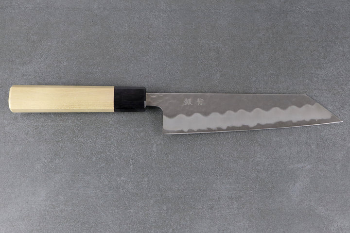 Japanisches Messer Bunka mit Holzgriff und gehämmerter Klingenoberfläche